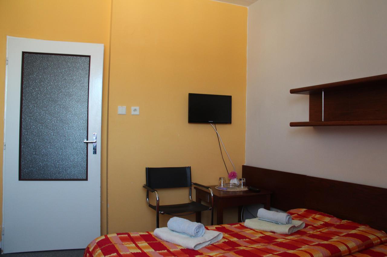 Hotel Rambousek Nové Město nad Metují Bagian luar foto